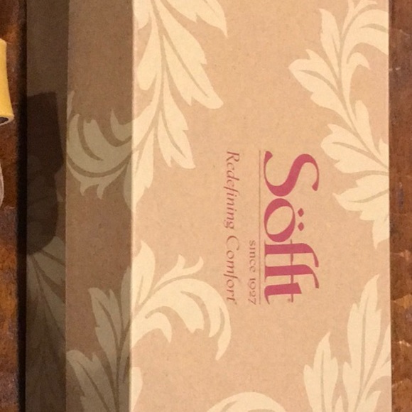 Shoes - Picture 7 of 8